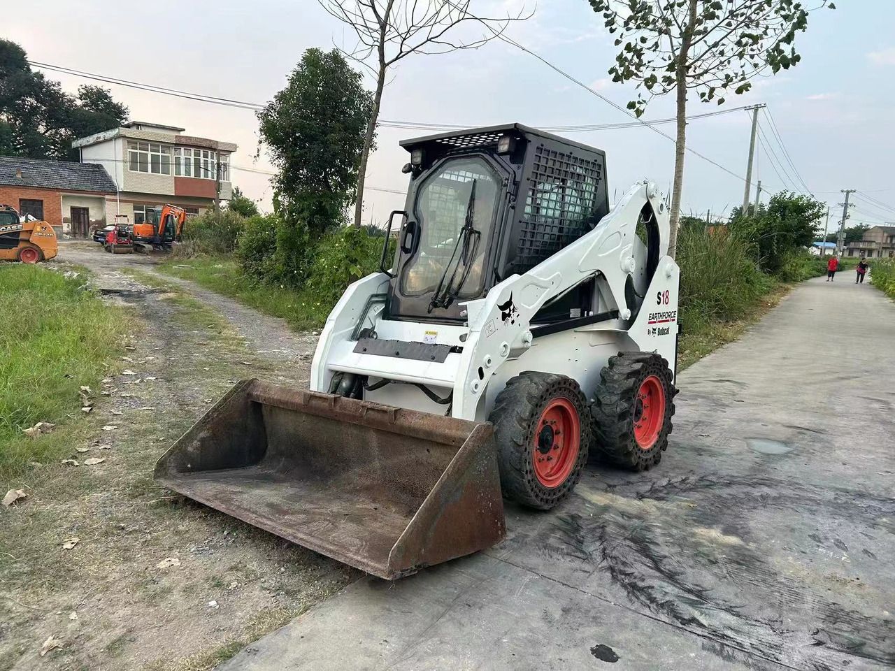 BOBCAT S18 - Мини-погрузчик с бортовым поворотом: фото 3 BOBCAT S18 - Мини-погрузчик с бортовым поворотом: фото 3