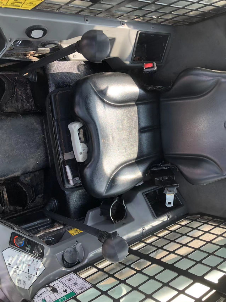 BOBCAT S550 - Мини-погрузчик с бортовым поворотом: фото 5 BOBCAT S550 - Мини-погрузчик с бортовым поворотом: фото 5