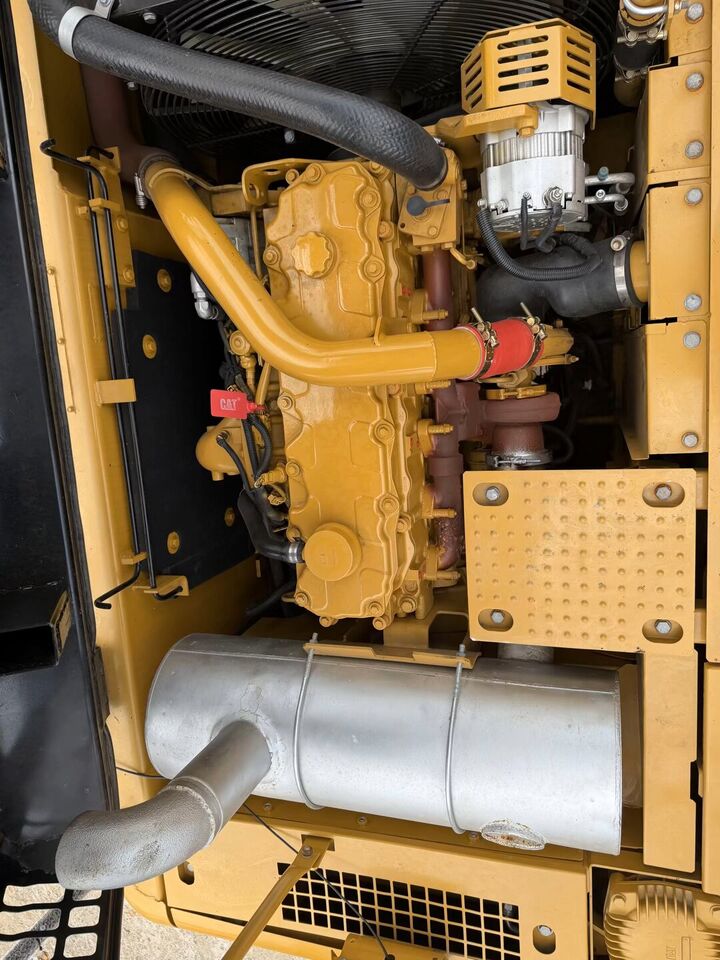 CAT 320BL - Гусеничный экскаватор: фото 4 CAT 320BL - Гусеничный экскаватор: фото 4