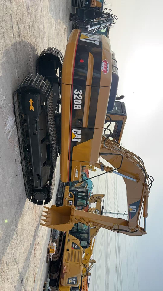 CAT 320BL - Гусеничный экскаватор: фото 3 CAT 320BL - Гусеничный экскаватор: фото 3