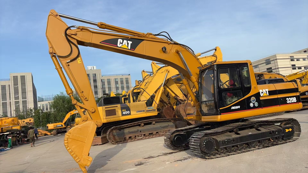 CAT 320BL - Гусеничный экскаватор: фото 1 CAT 320BL - Гусеничный экскаватор: фото 1