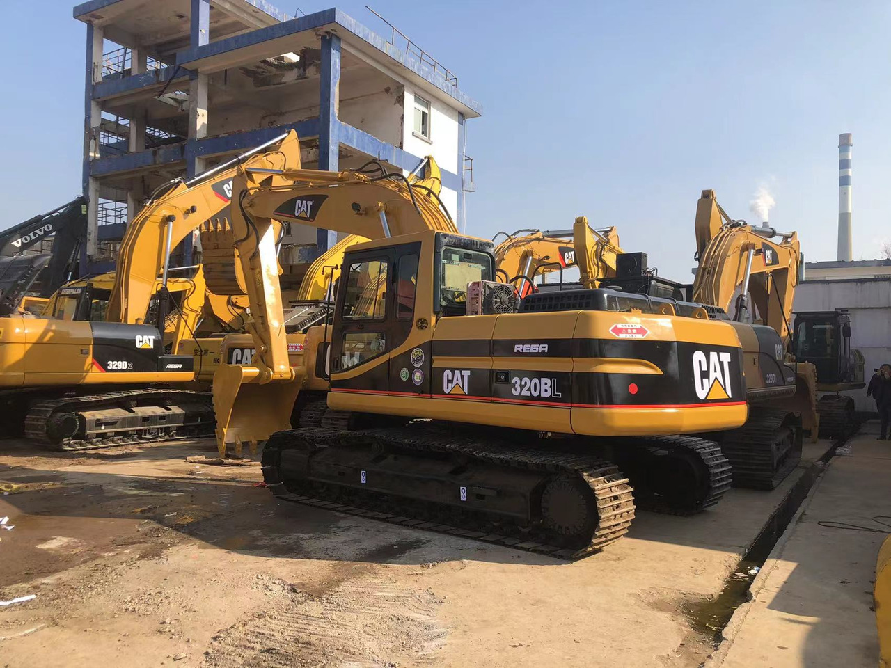 CAT 320BL - Гусеничный экскаватор: фото 1 CAT 320BL - Гусеничный экскаватор: фото 1
