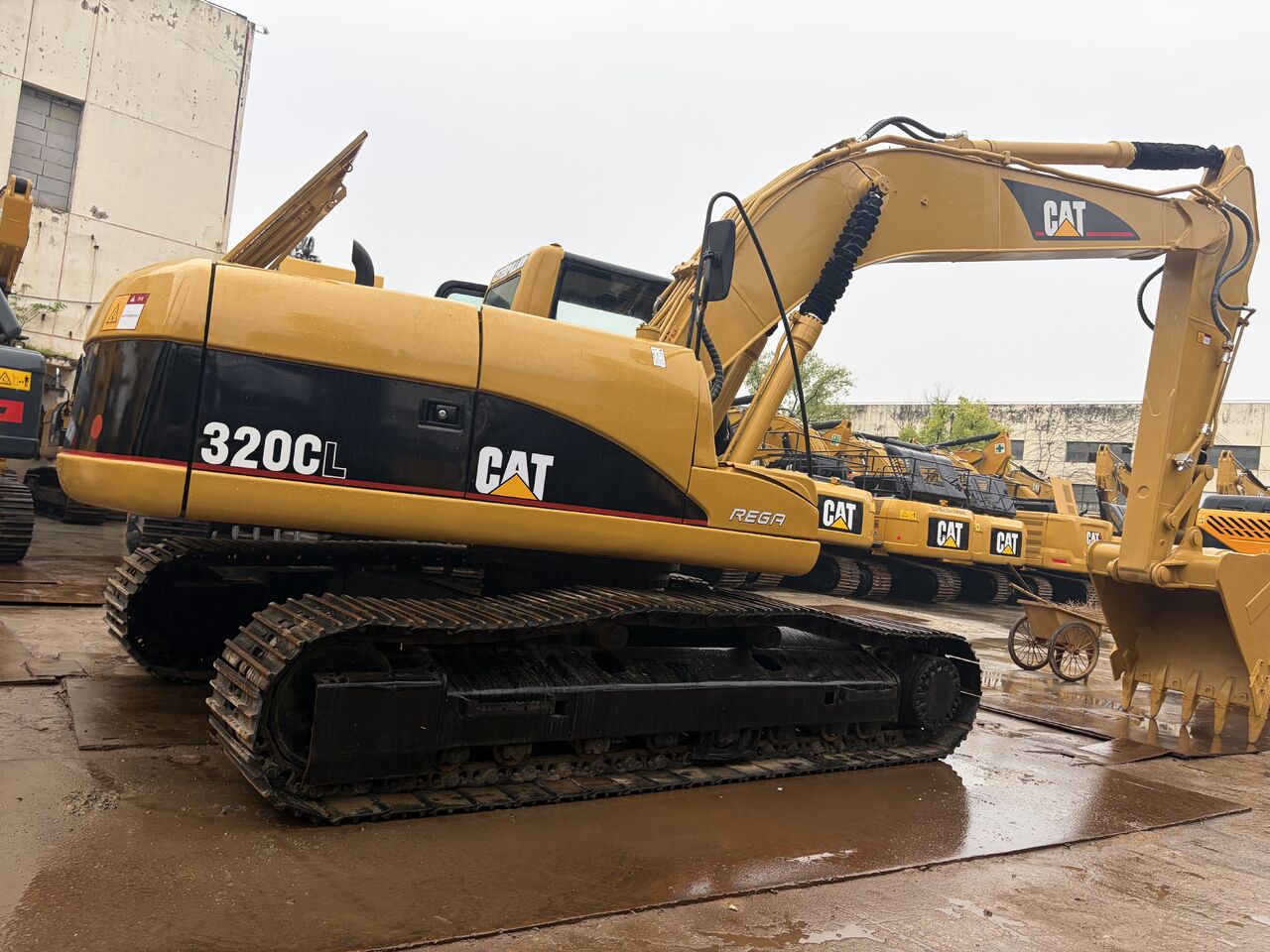 CAT 320C - Гусеничный экскаватор: фото 1 CAT 320C - Гусеничный экскаватор: фото 1