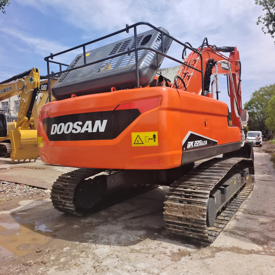DOOSAN DX225 - Гусеничный экскаватор: фото 3 DOOSAN DX225 - Гусеничный экскаватор: фото 3