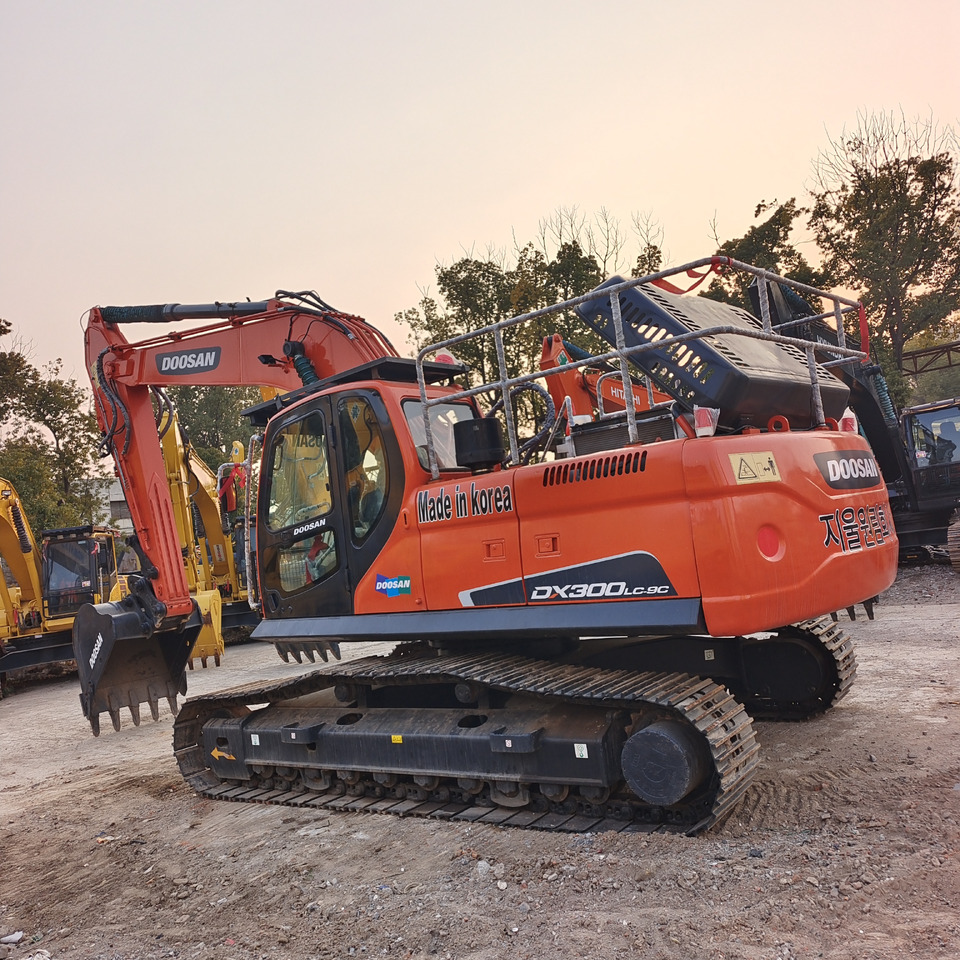 DOOSAN DX300LC-9C - Гусеничный экскаватор: фото 1 DOOSAN DX300LC-9C - Гусеничный экскаватор: фото 1
