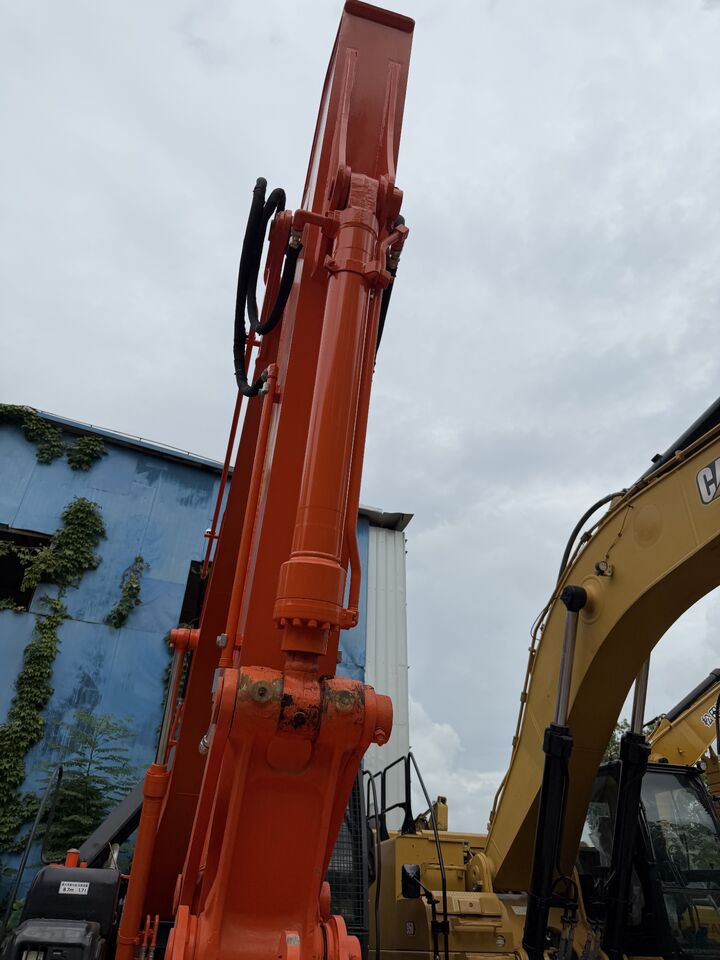 HITACHI ZX200 - Гусеничный экскаватор: фото 3 HITACHI ZX200 - Гусеничный экскаватор: фото 3