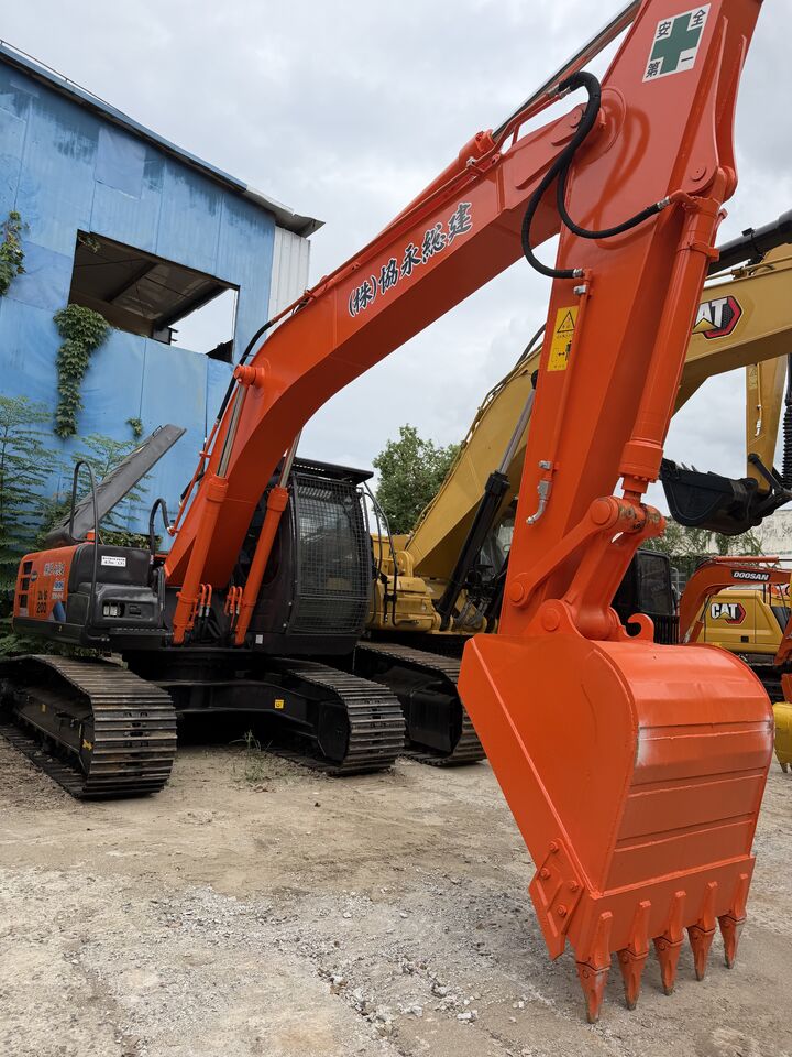 HITACHI ZX200 - Гусеничный экскаватор: фото 1 HITACHI ZX200 - Гусеничный экскаватор: фото 1