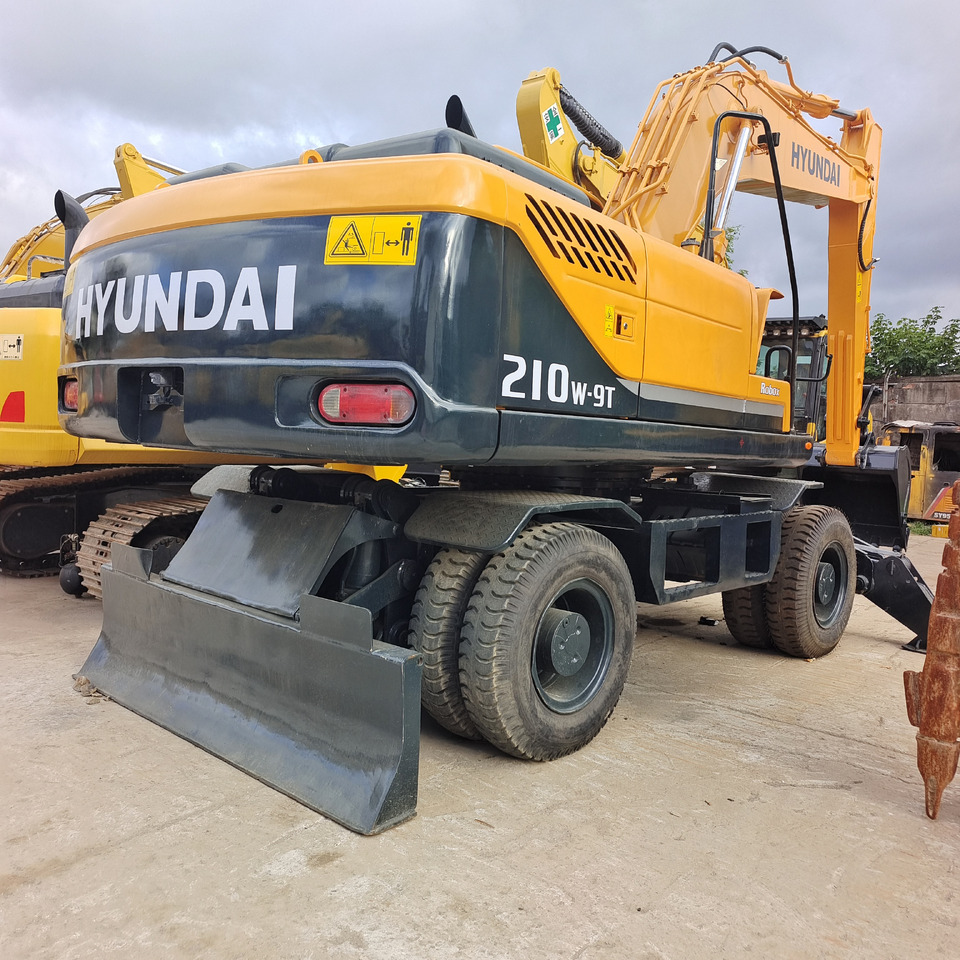 HYUNDAI 210W-9 - Колёсный экскаватор: фото 3 HYUNDAI 210W-9 - Колёсный экскаватор: фото 3
