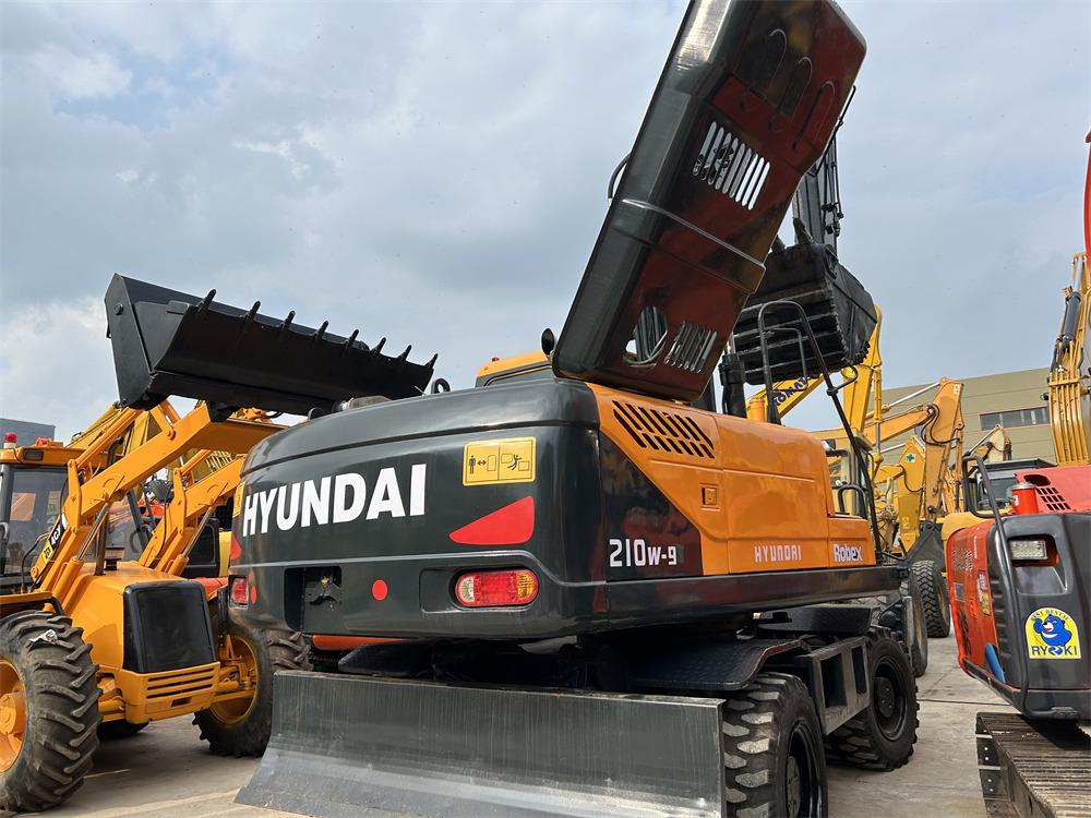 HYUNDAI 210W-9S - Колёсный экскаватор: фото 2 HYUNDAI 210W-9S - Колёсный экскаватор: фото 2