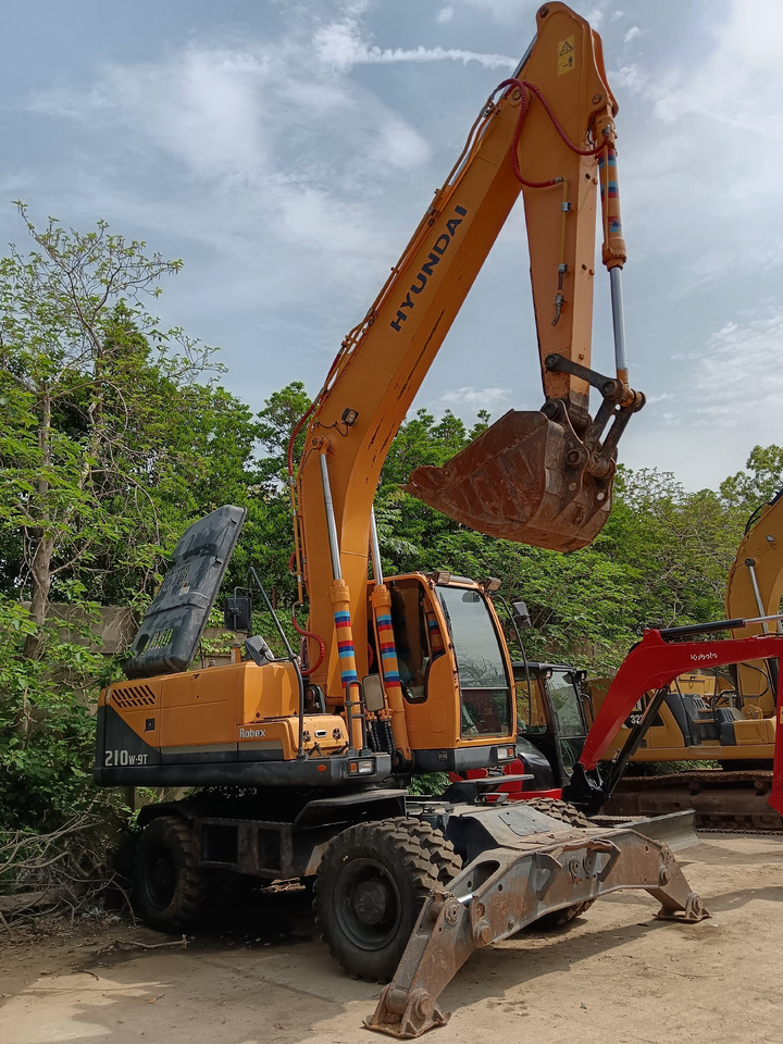 HYUNDAI R210W-9 - Колёсный экскаватор: фото 5 HYUNDAI R210W-9 - Колёсный экскаватор: фото 5