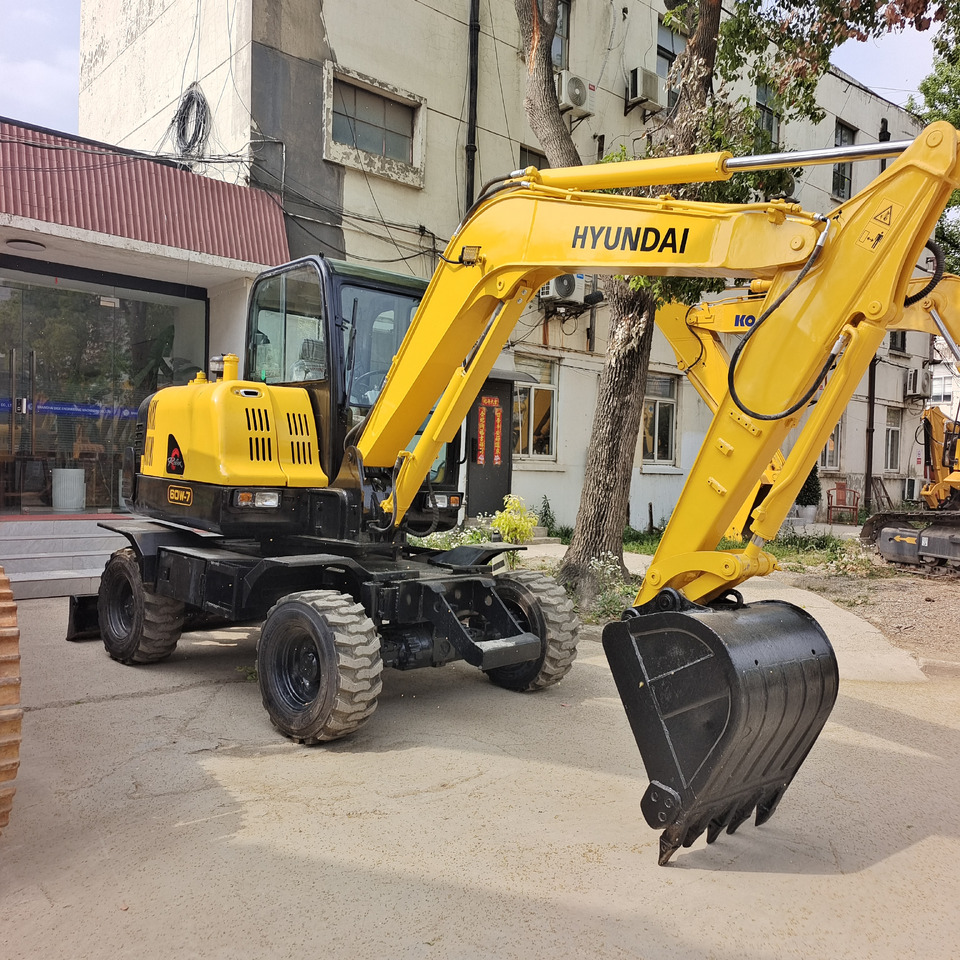 HYUNDAI R60W-7 - Колёсный экскаватор: фото 1 HYUNDAI R60W-7 - Колёсный экскаватор: фото 1