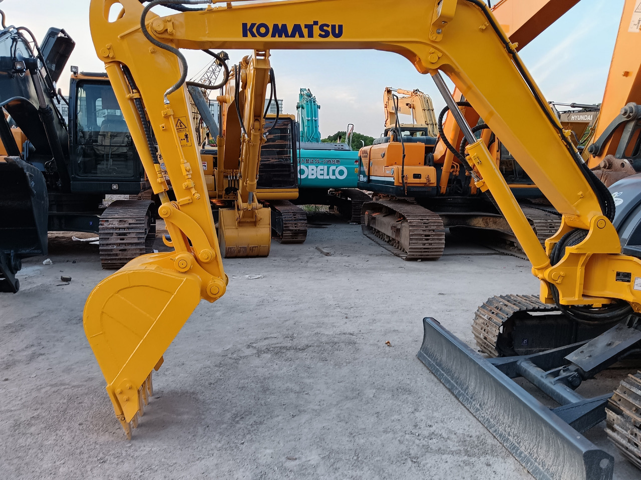 KOMATSU PC40 - Мини-экскаватор: фото 2 KOMATSU PC40 - Мини-экскаватор: фото 2