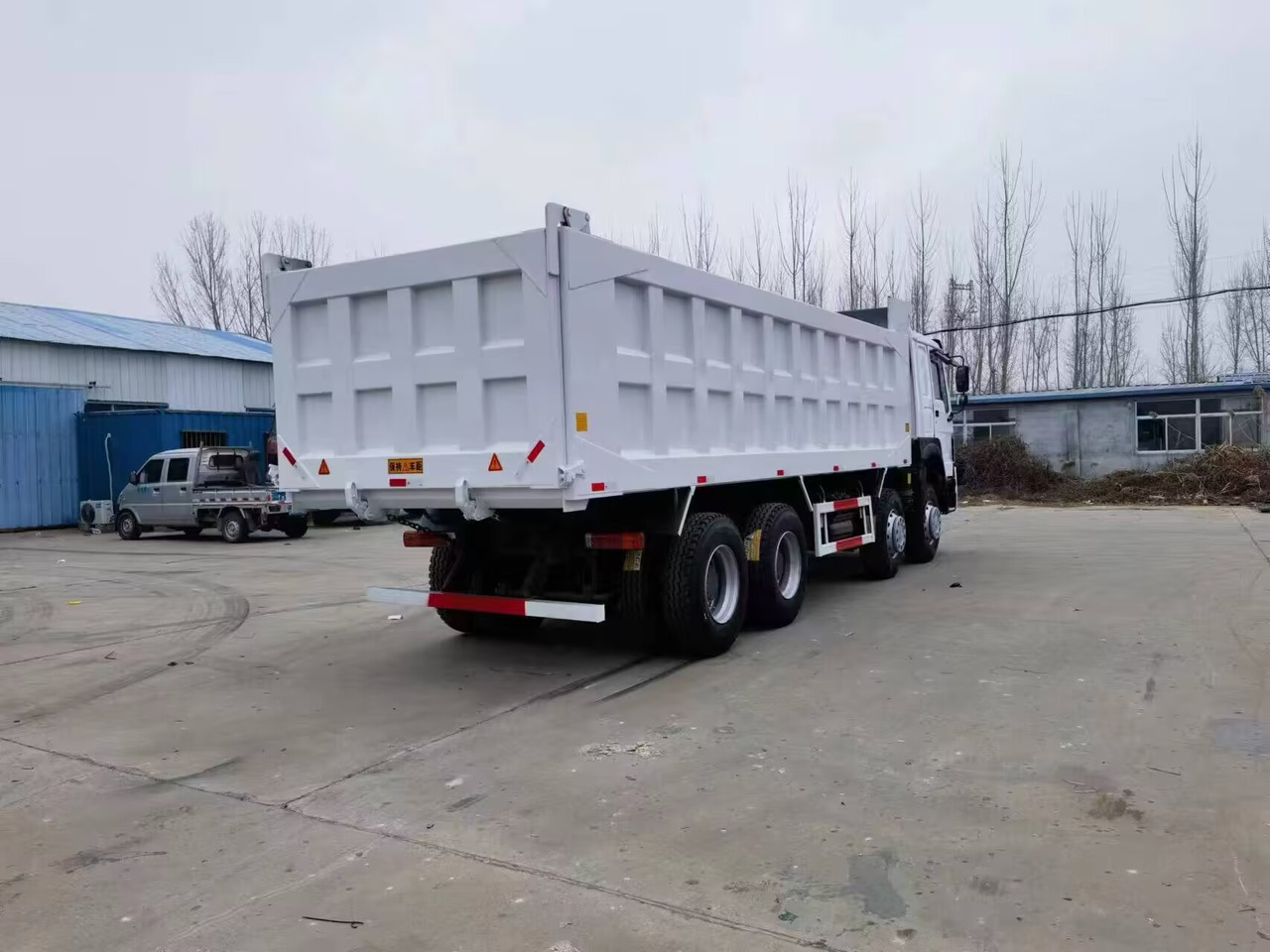 SINOTRUK HOWO 8*4 DUMP TRUCK - Самосвал: фото 5 SINOTRUK HOWO 8*4 DUMP TRUCK - Самосвал: фото 5