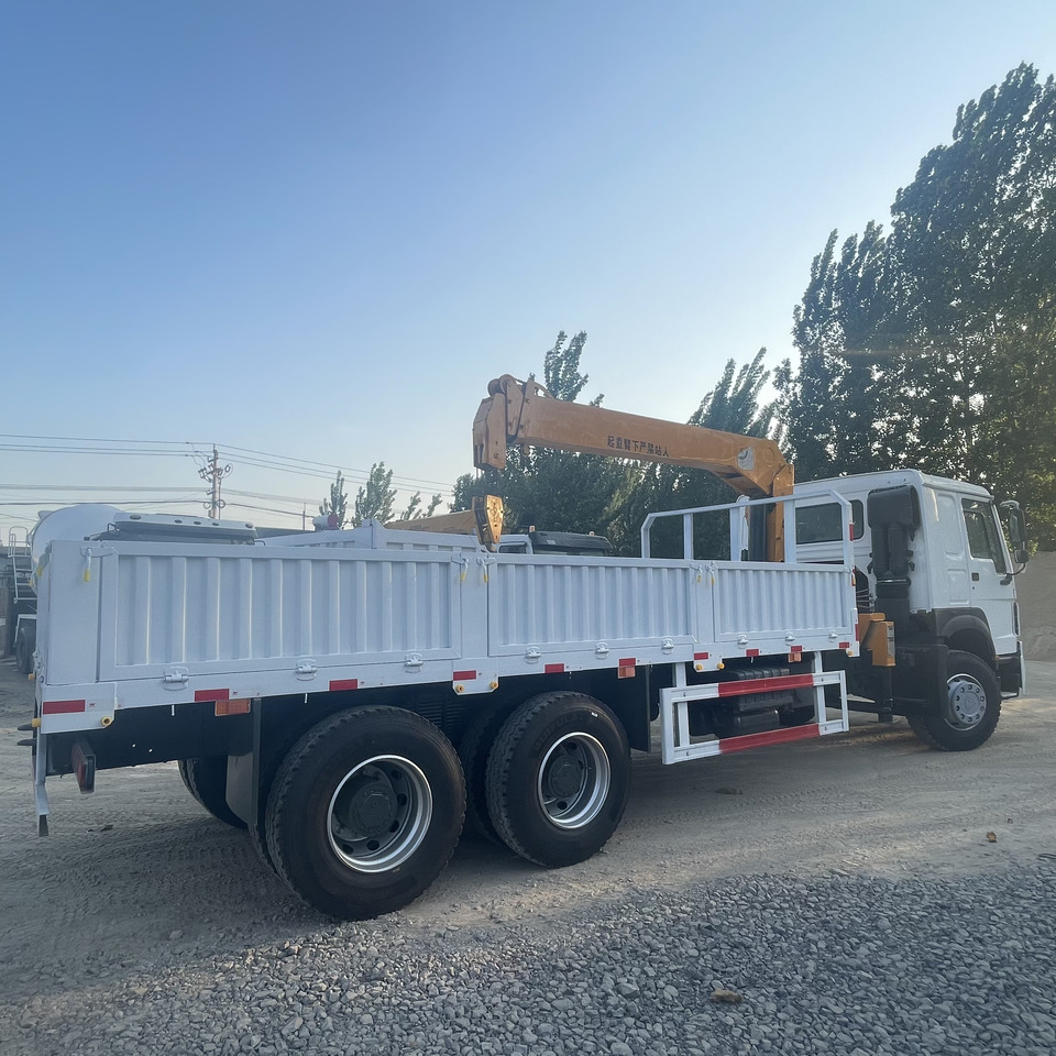 SINOTRUK HOWO 8 TON CRANE TRUCK - Автоманипулятор: фото 1 SINOTRUK HOWO 8 TON CRANE TRUCK - Автоманипулятор: фото 1