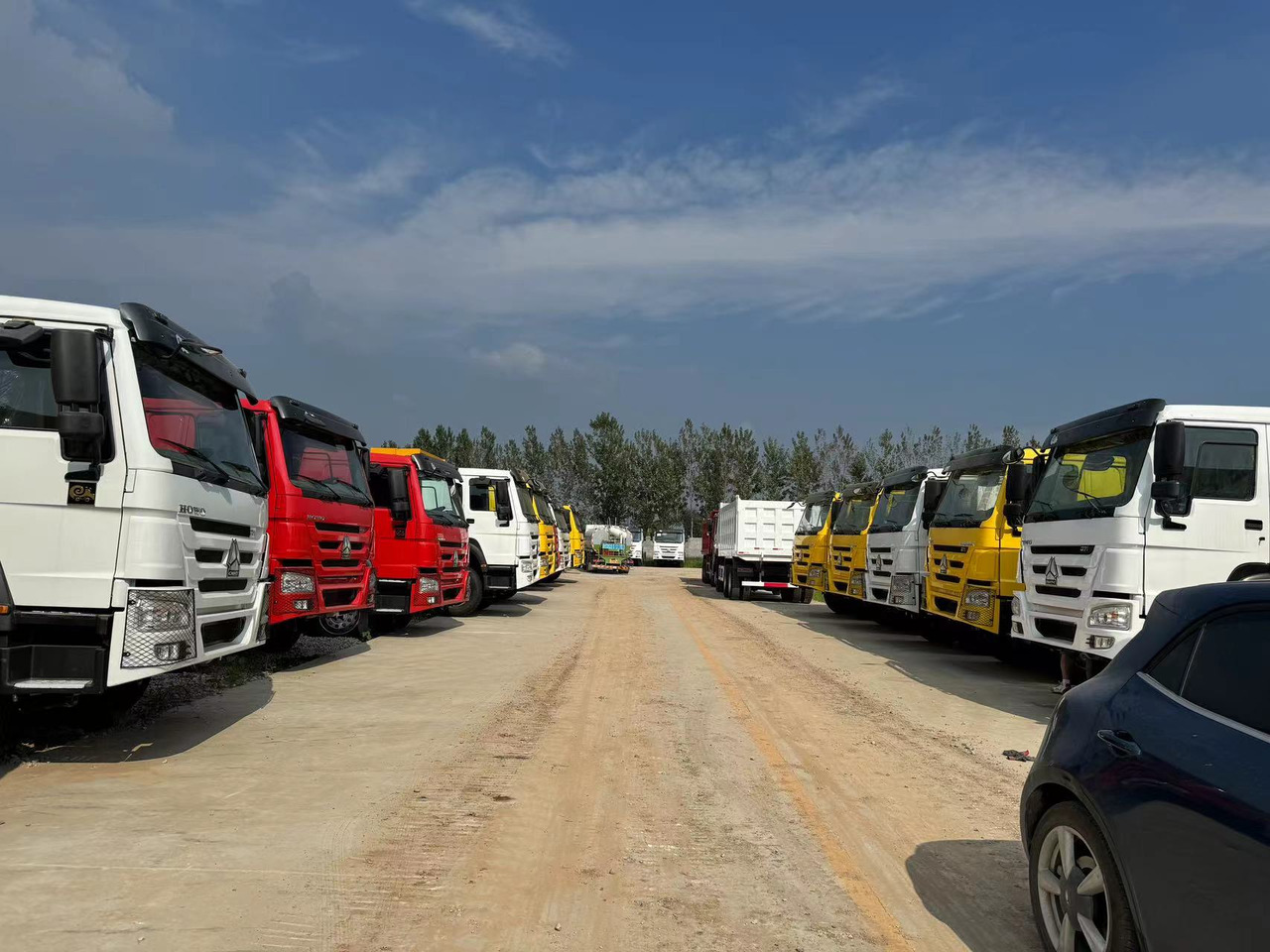 SINOTRUK HOWO DUMP TRUCK 6*4 8*4 371 380 400 420 460 HP - Самосвал: фото 1 SINOTRUK HOWO DUMP TRUCK 6*4 8*4 371 380 400 420 460 HP - Самосвал: фото 1