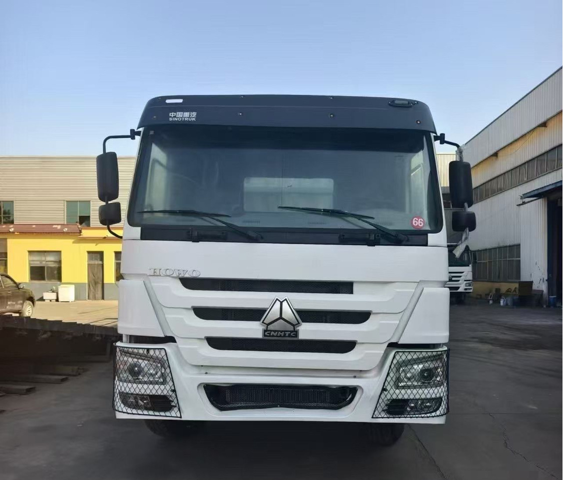 SINOTRUK HOWO DUMP TRUCK WITH FENCE 8*4 - Самосвал: фото 5 SINOTRUK HOWO DUMP TRUCK WITH FENCE 8*4 - Самосвал: фото 5