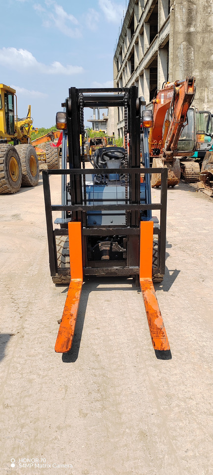 TOYOTA FD35 - Дизельный погрузчик: фото 1 TOYOTA FD35 - Дизельный погрузчик: фото 1