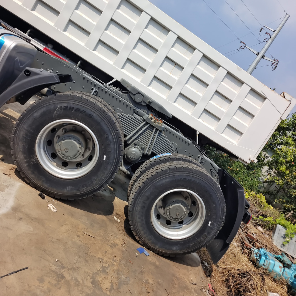 SINOTRUK HOWO - Тягач: фото 2 SINOTRUK HOWO - Тягач: фото 2