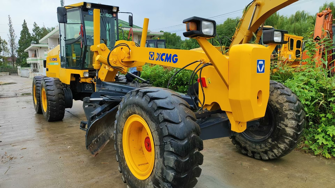 Грейдер XCMG GR180: фото 6 Грейдер XCMG GR180: фото 6