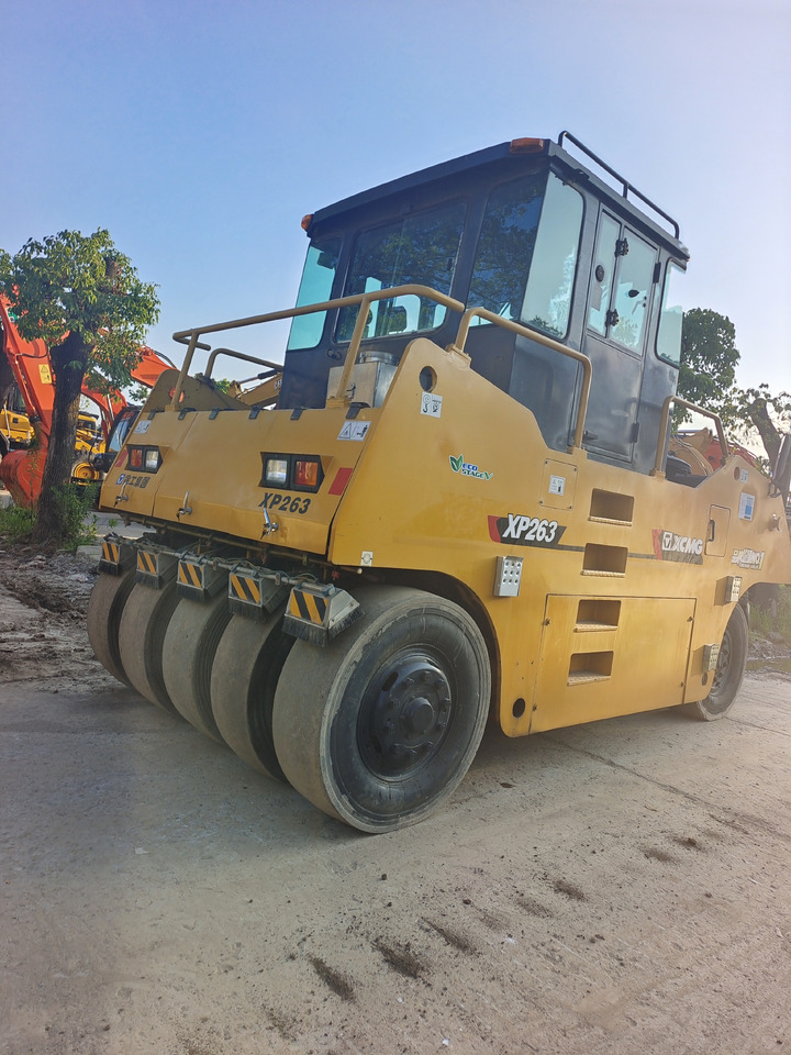 XCMG XP263 - Пневмоколесный каток: фото 4 XCMG XP263 - Пневмоколесный каток: фото 4