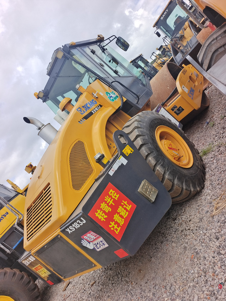 XCMG XS 183J - Дорожный каток: фото 3 XCMG XS 183J - Дорожный каток: фото 3