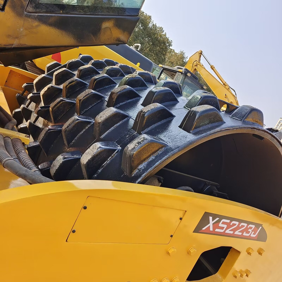 XCMG XS223J WITH SHEEP FOOT PAD - Дорожный каток: фото 5 XCMG XS223J WITH SHEEP FOOT PAD - Дорожный каток: фото 5