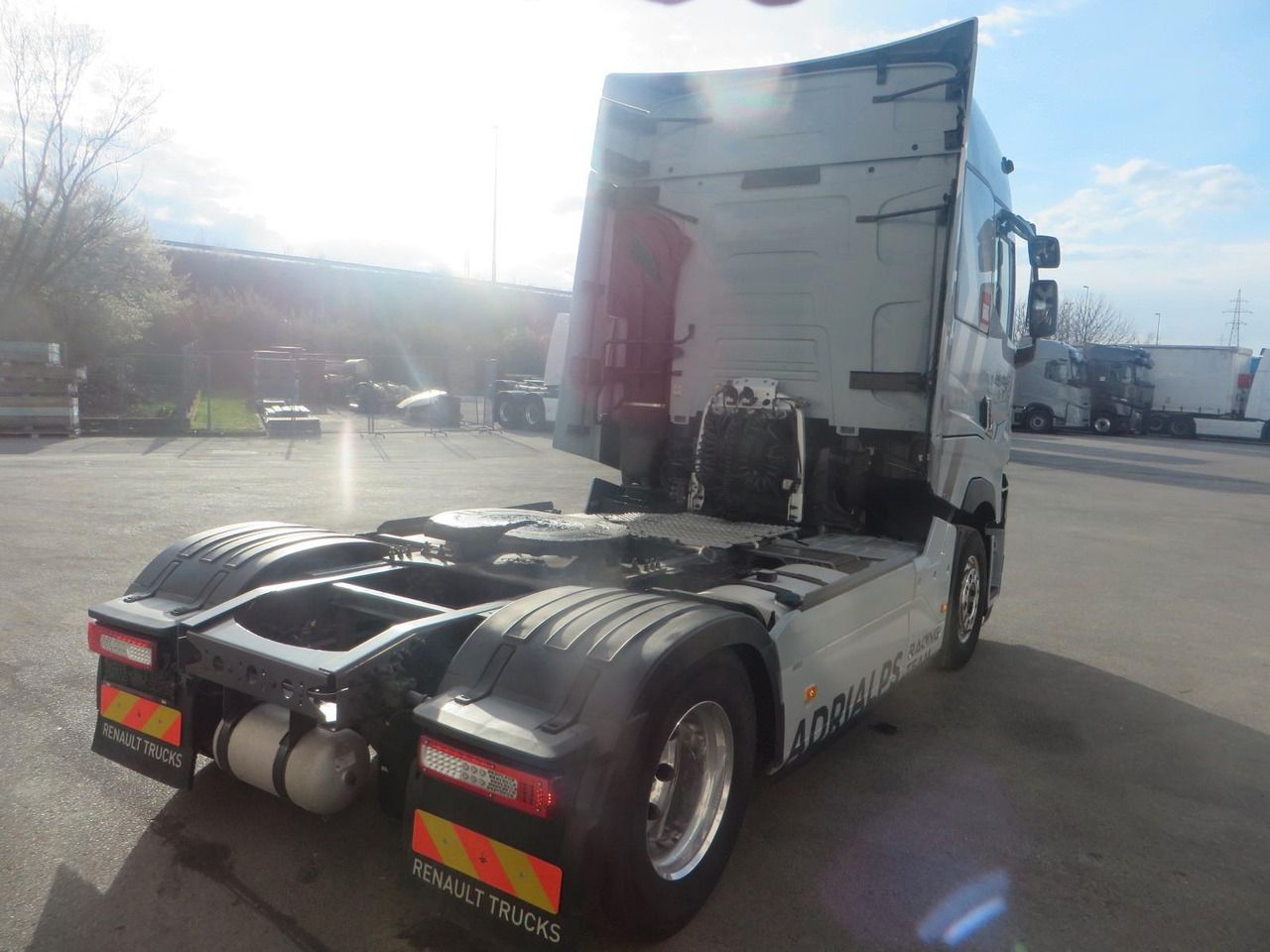Renault T520 HSC 4x2Tractor AdriAlps Racing Team - Тягач: фото 3 Renault T520 HSC 4x2Tractor AdriAlps Racing Team - Тягач: фото 3