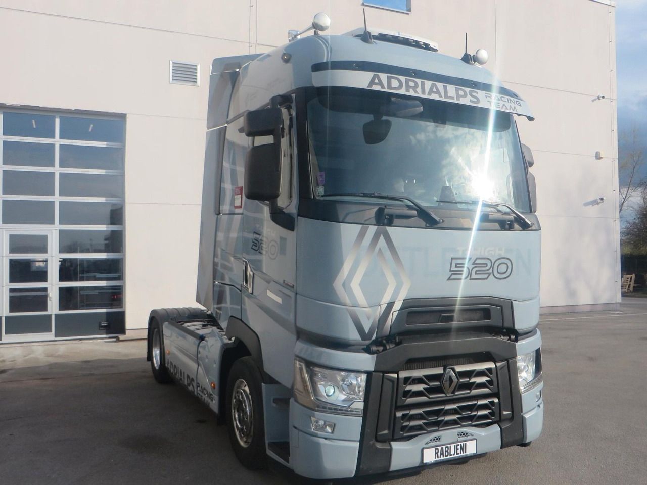 Renault T520 HSC 4x2Tractor AdriAlps Racing Team - Тягач: фото 2 Renault T520 HSC 4x2Tractor AdriAlps Racing Team - Тягач: фото 2