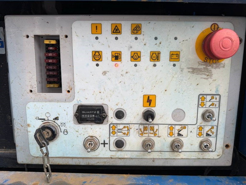 Aichi SR 12 B - Телескопический подъемник: фото 5 Aichi SR 12 B - Телескопический подъемник: фото 5