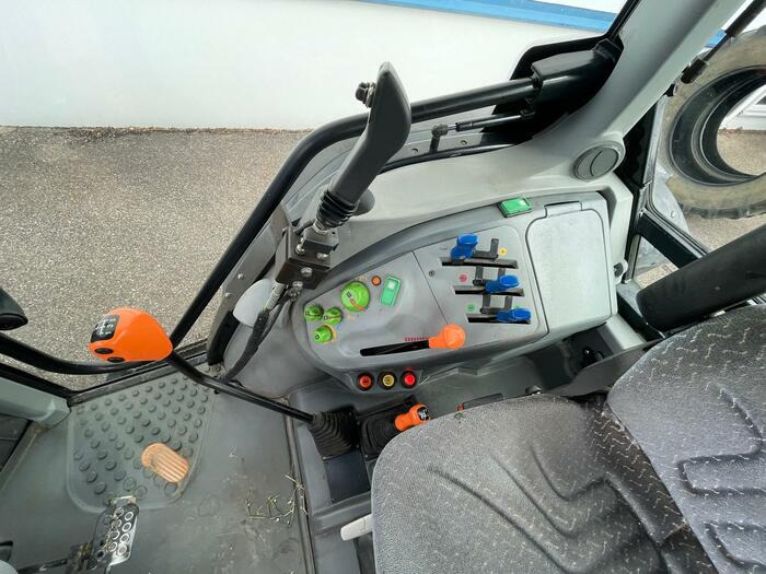 Deutz-Fahr Agroplus 420 - Трактор: фото 4 Deutz-Fahr Agroplus 420 - Трактор: фото 4