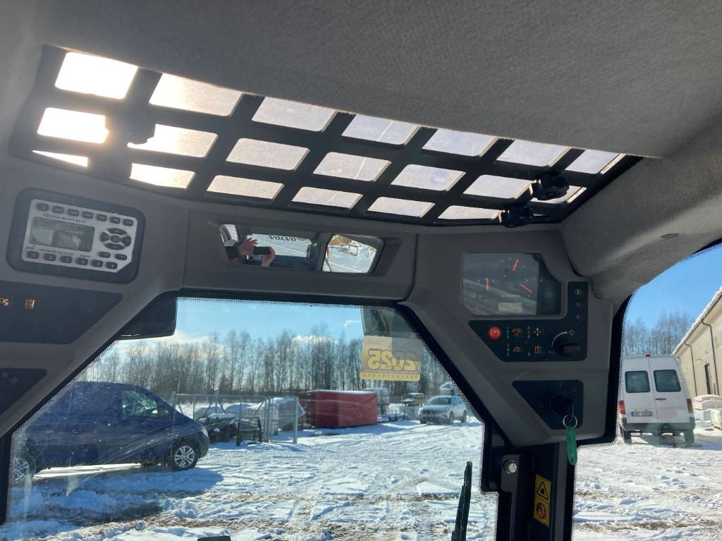 Мини-погрузчик с бортовым поворотом Volvo MC70C: фото 9