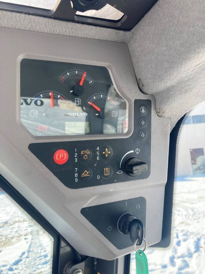 Мини-погрузчик с бортовым поворотом Volvo MC70C: фото 8