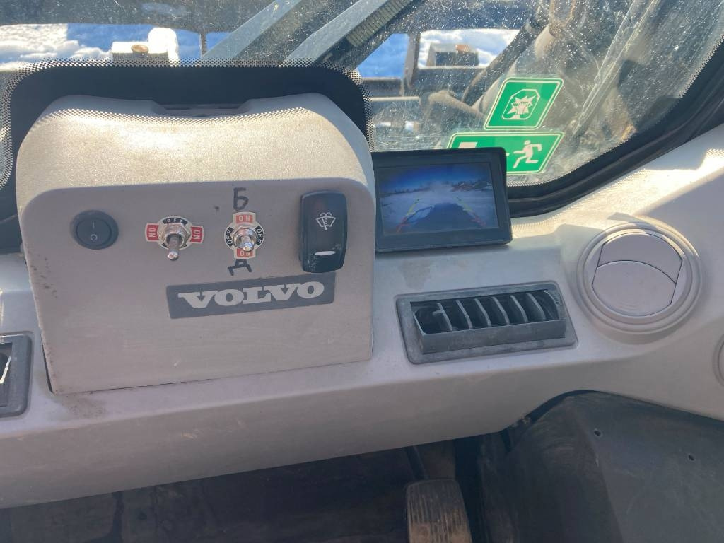 Мини-погрузчик с бортовым поворотом Volvo MC70C: фото 11