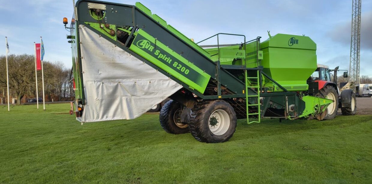 AVR 8200 - Картофелеуборочный комбайн: фото 1 AVR 8200 - Картофелеуборочный комбайн: фото 1