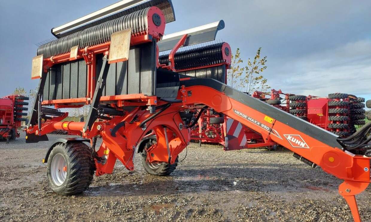 Kuhn Merge Maxx 950 - Сеноворошилка: фото 1 Kuhn Merge Maxx 950 - Сеноворошилка: фото 1