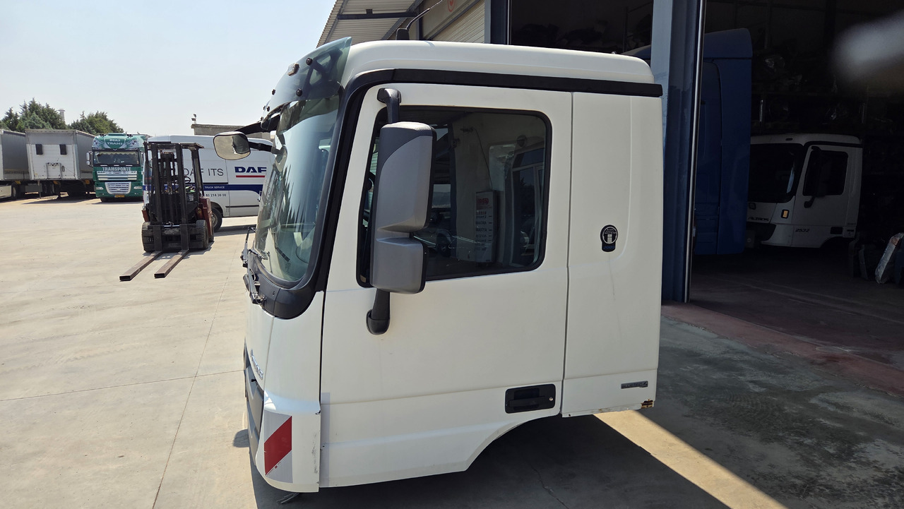 MERCEDES ACTROS MP3 MEDIUM - Кабина: фото 2 MERCEDES ACTROS MP3 MEDIUM - Кабина: фото 2