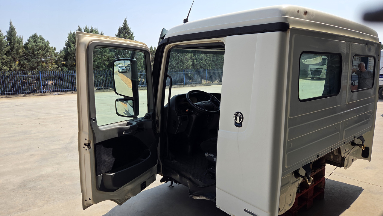 MERCEDES ACTROS MP3 MEDIUM - Кабина: фото 4 MERCEDES ACTROS MP3 MEDIUM - Кабина: фото 4