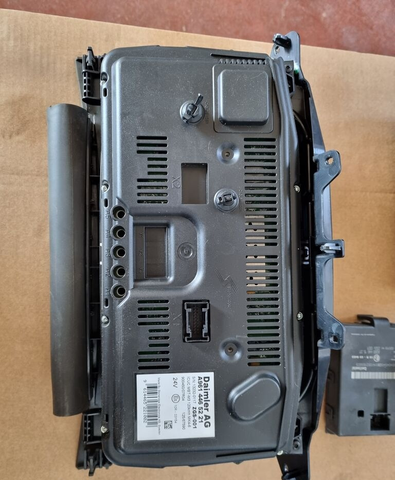 MERCEDES-BENZ Mercedes-Benz ACTROS ATEGO MP4 EURO 6 - Приборная панель для Грузовиков: фото 3 MERCEDES-BENZ Mercedes-Benz ACTROS ATEGO MP4 EURO 6 - Приборная панель для Грузовиков: фото 3