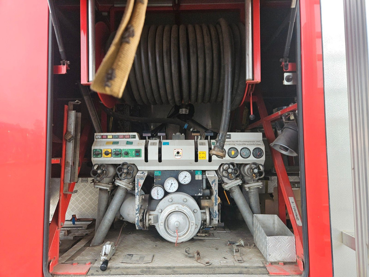 MAN KAT 15.232 6x6 Tanklöschfahrzeug - Грузовик-цистерна: фото 5 MAN KAT 15.232 6x6 Tanklöschfahrzeug - Грузовик-цистерна: фото 5