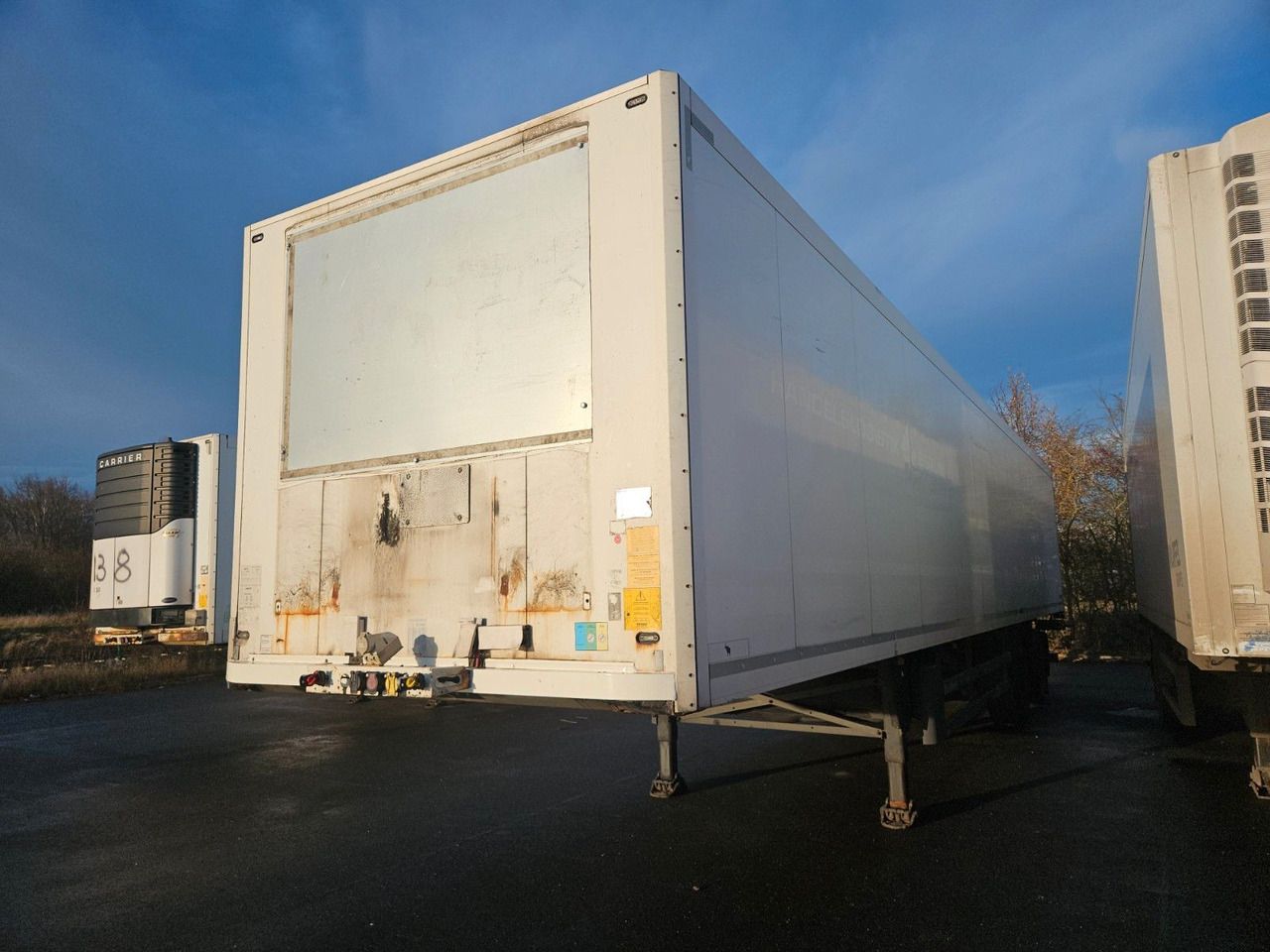 Schmitz Cargobull SKO 20 mit LBW ohne Kühlaggregat - Полуприцеп-фургон: фото 4 Schmitz Cargobull SKO 20 mit LBW ohne Kühlaggregat - Полуприцеп-фургон: фото 4