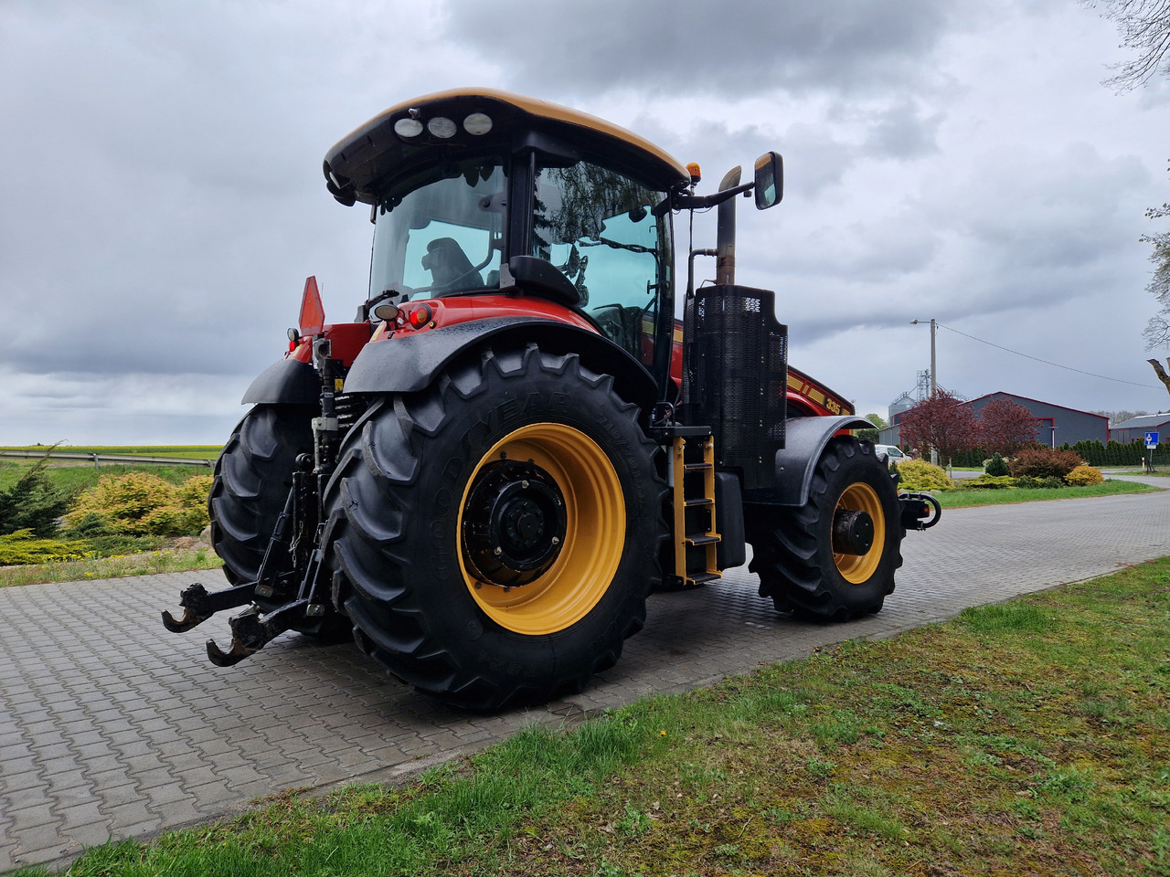 Versatile Buhler 335 - Трактор: фото 3 Versatile Buhler 335 - Трактор: фото 3