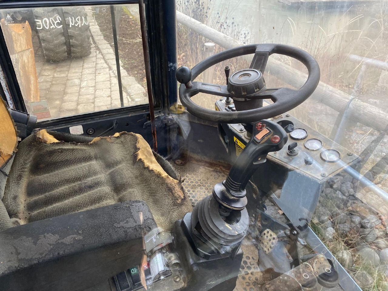 Furukawa 320 E - Кабина для Строительной техники: фото 3 Furukawa 320 E - Кабина для Строительной техники: фото 3