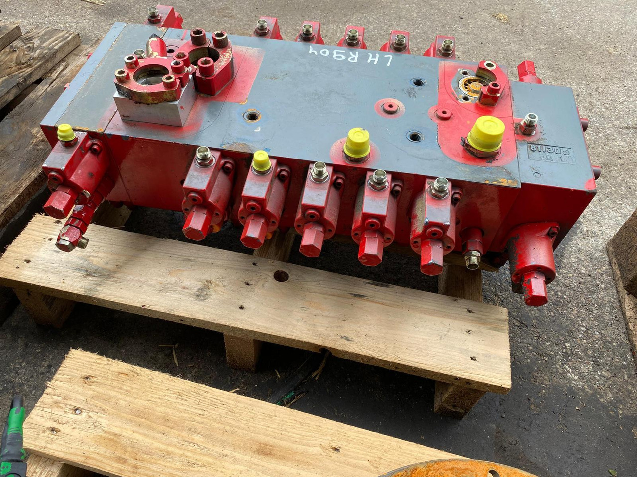 Liebherr R 904 - Гидравлический клапан для Строительной техники: фото 2 Liebherr R 904 - Гидравлический клапан для Строительной техники: фото 2