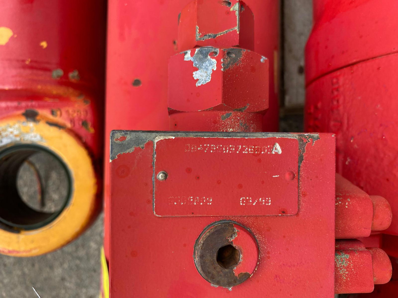 Liebherr R 904 LIT - Гидравлический цилиндр для Строительной техники: фото 4 Liebherr R 904 LIT - Гидравлический цилиндр для Строительной техники: фото 4