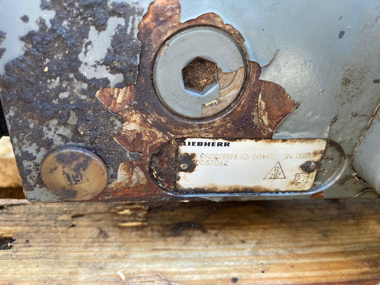 Liebherr R900C - Гидравлический клапан для Строительной техники: фото 2 Liebherr R900C - Гидравлический клапан для Строительной техники: фото 2