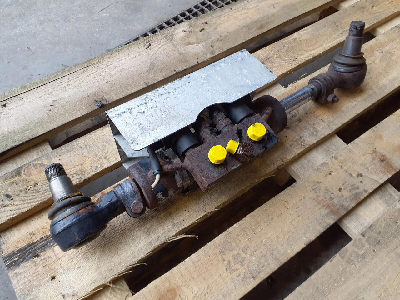 FAUN ATF 45-3 steering cilinder right axle 3 - Гидравлический цилиндр для Мобильных кранов: фото 1 FAUN ATF 45-3 steering cilinder right axle 3 - Гидравлический цилиндр для Мобильных кранов: фото 1