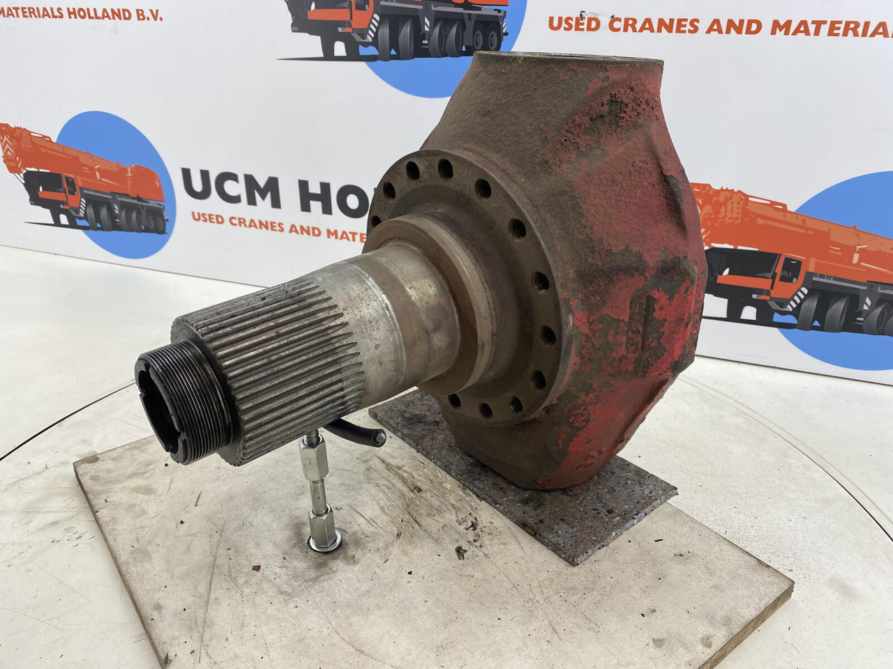 Gottwald AMK 70 Steering knuckle 16 holes axle 2 - Поворотный кулак для Мобильных кранов: фото 1 Gottwald AMK 70 Steering knuckle 16 holes axle 2 - Поворотный кулак для Мобильных кранов: фото 1