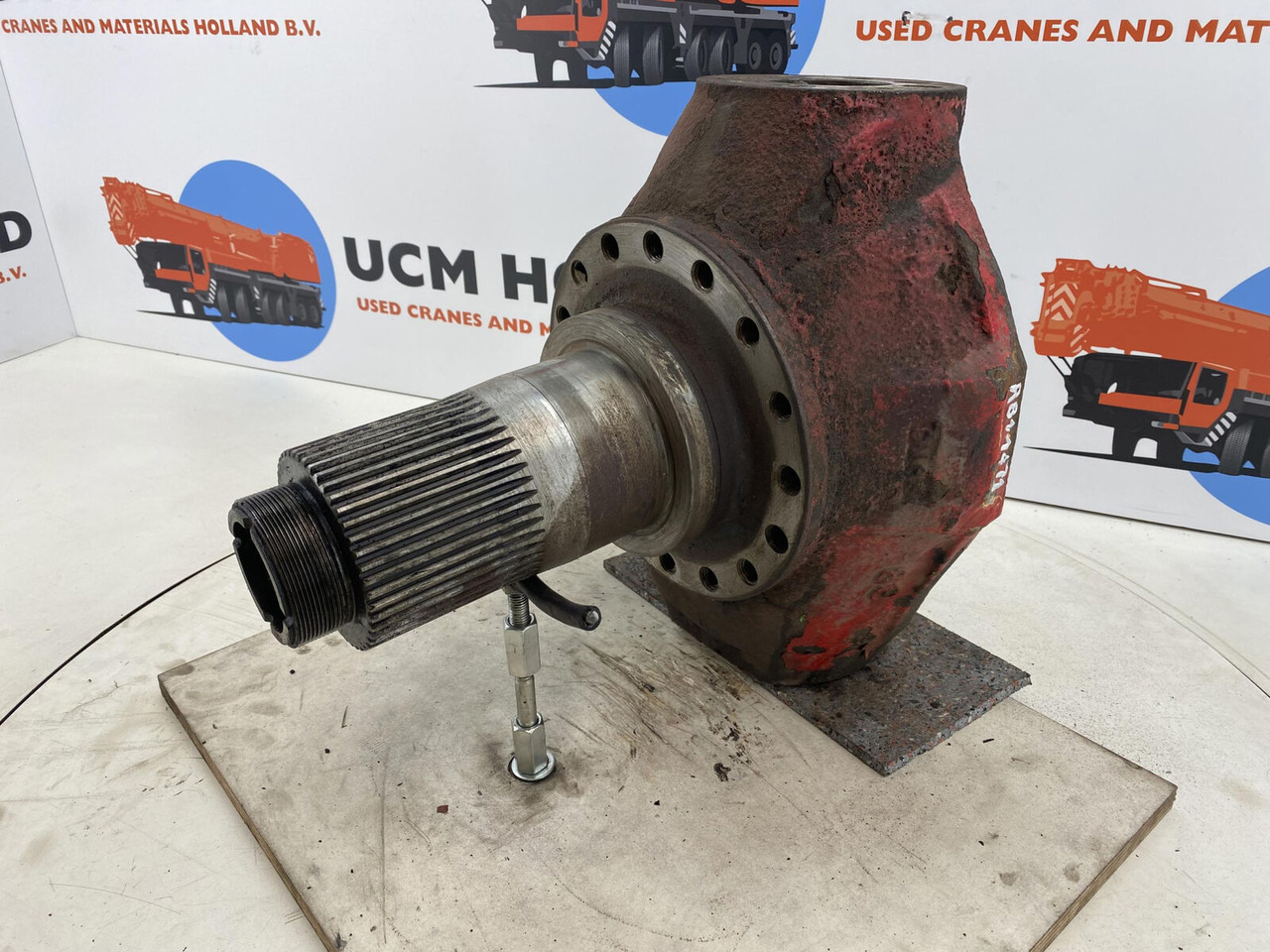 Gottwald AMK Steering knuckle 16 holes - Поворотный кулак для Мобильных кранов: фото 1 Gottwald AMK Steering knuckle 16 holes - Поворотный кулак для Мобильных кранов: фото 1