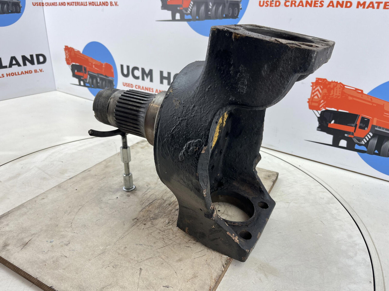 Grove AT 750 BE Steering knuckle 16 holes - Поворотный кулак для Мобильных кранов: фото 4 Grove AT 750 BE Steering knuckle 16 holes - Поворотный кулак для Мобильных кранов: фото 4