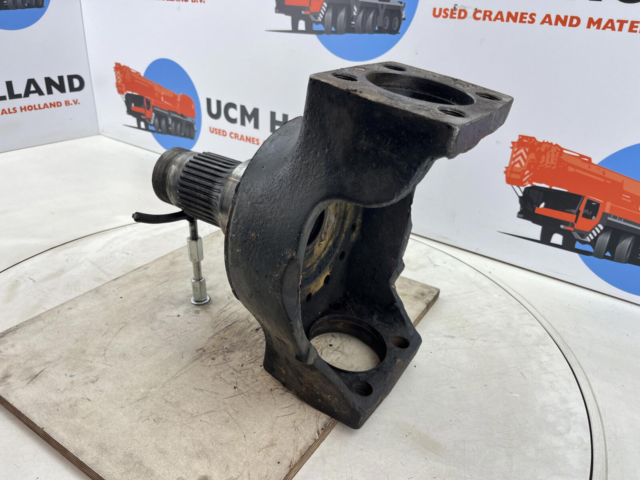 Grove AT 750 BE Steering knuckle 16 holes - Поворотный кулак для Мобильных кранов: фото 4 Grove AT 750 BE Steering knuckle 16 holes - Поворотный кулак для Мобильных кранов: фото 4